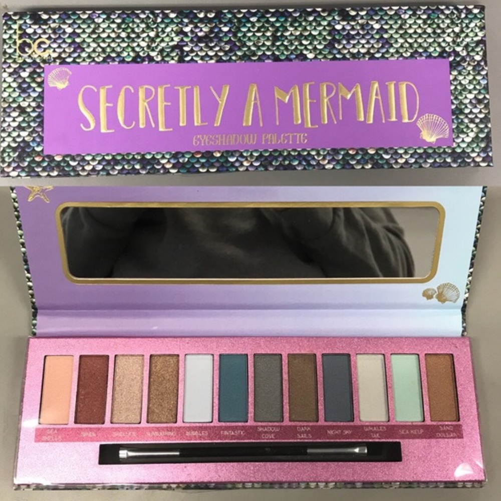 An eyeshadow palette